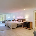 Villa With 8 Bedrooms, Sea View, Great Comfort