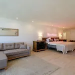 Villa With 8 Bedrooms, Sea View, Great Comfort