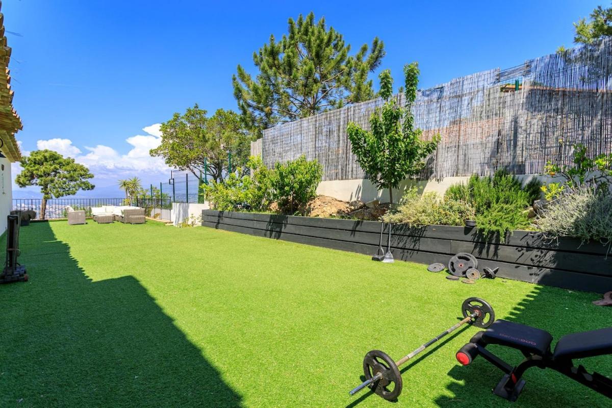 With 8 Bedrooms, Sea View, Great Comfort *