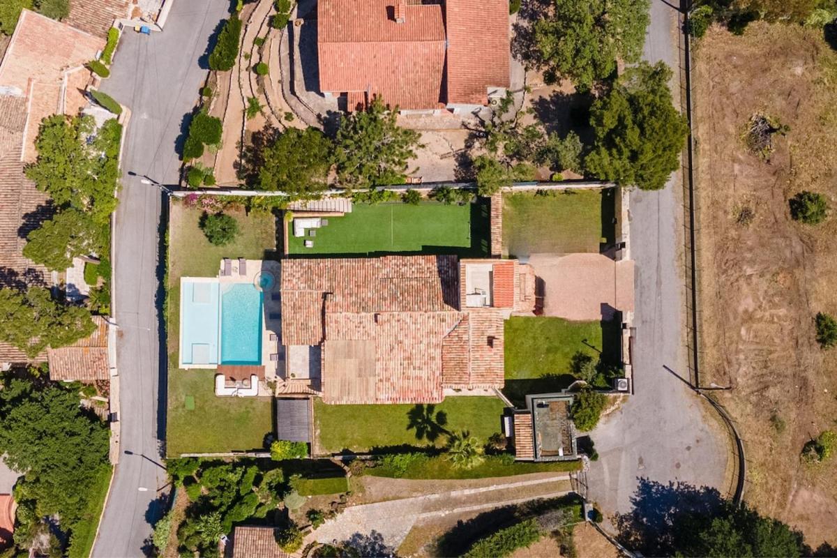 Villa With 8 Bedrooms, Sea View, Great Comfort