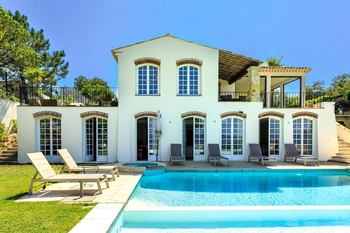 With 8 Bedrooms, Sea View, Great Comfort