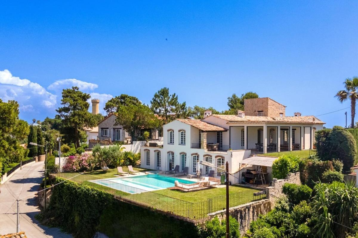 With 8 Bedrooms, Sea View, Great Comfort