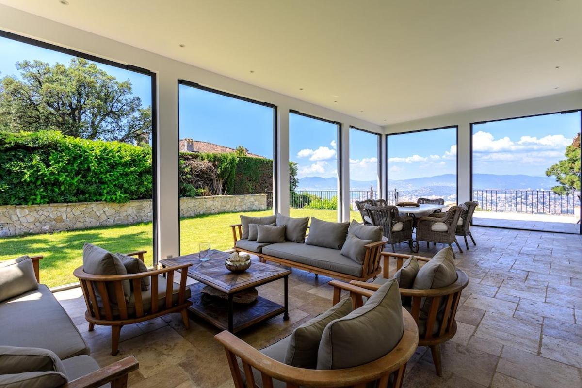 With 8 Bedrooms, Sea View, Great Comfort
