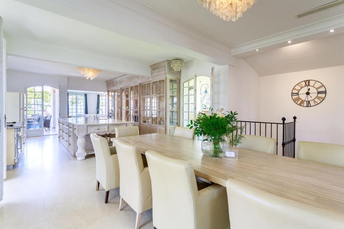 With 8 Bedrooms, Sea View, Great Comfort Villa *