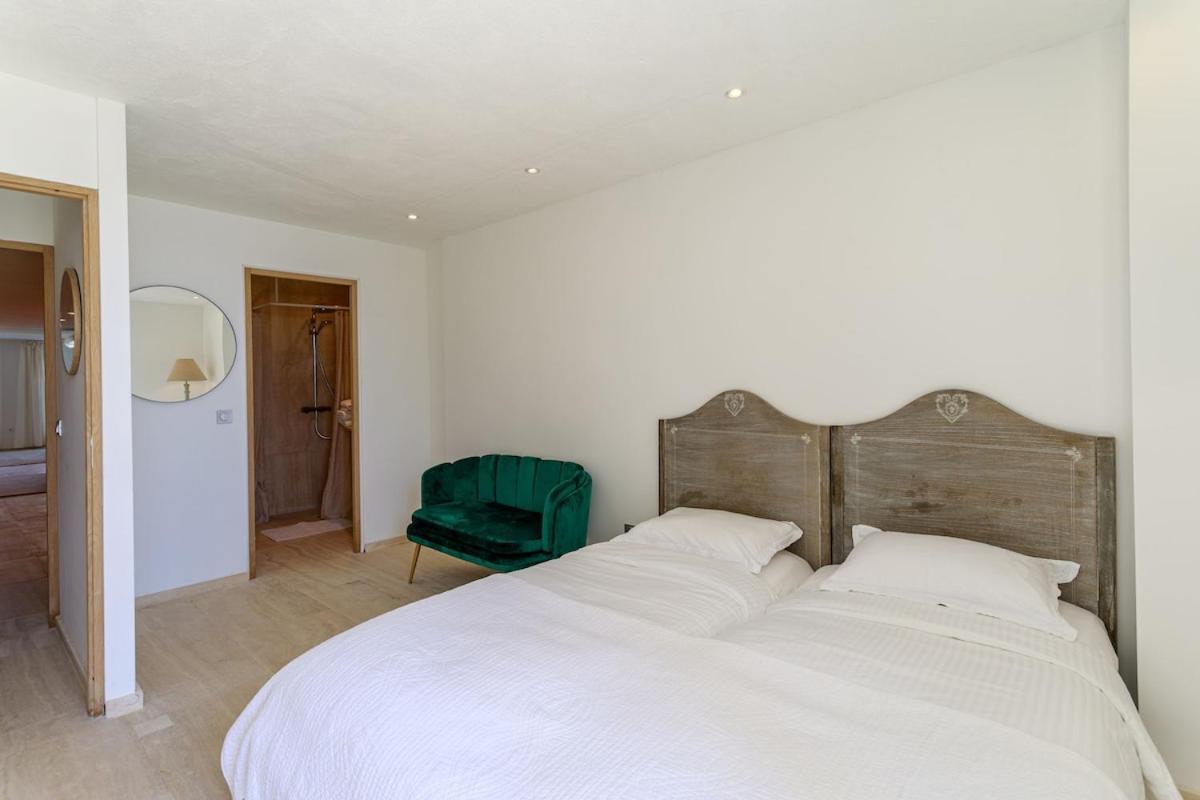 With 8 Bedrooms, Sea View, Great Comfort