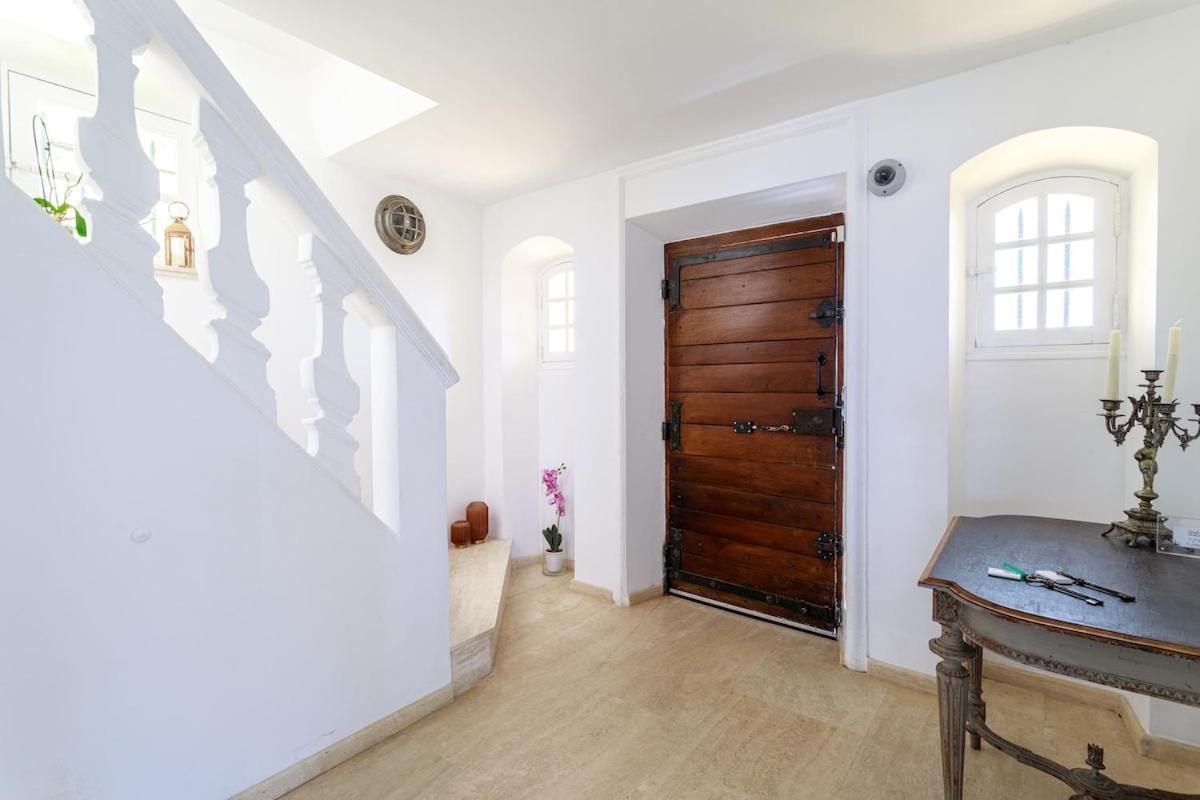 With 8 Bedrooms, Sea View, Great Comfort Villa Cannes