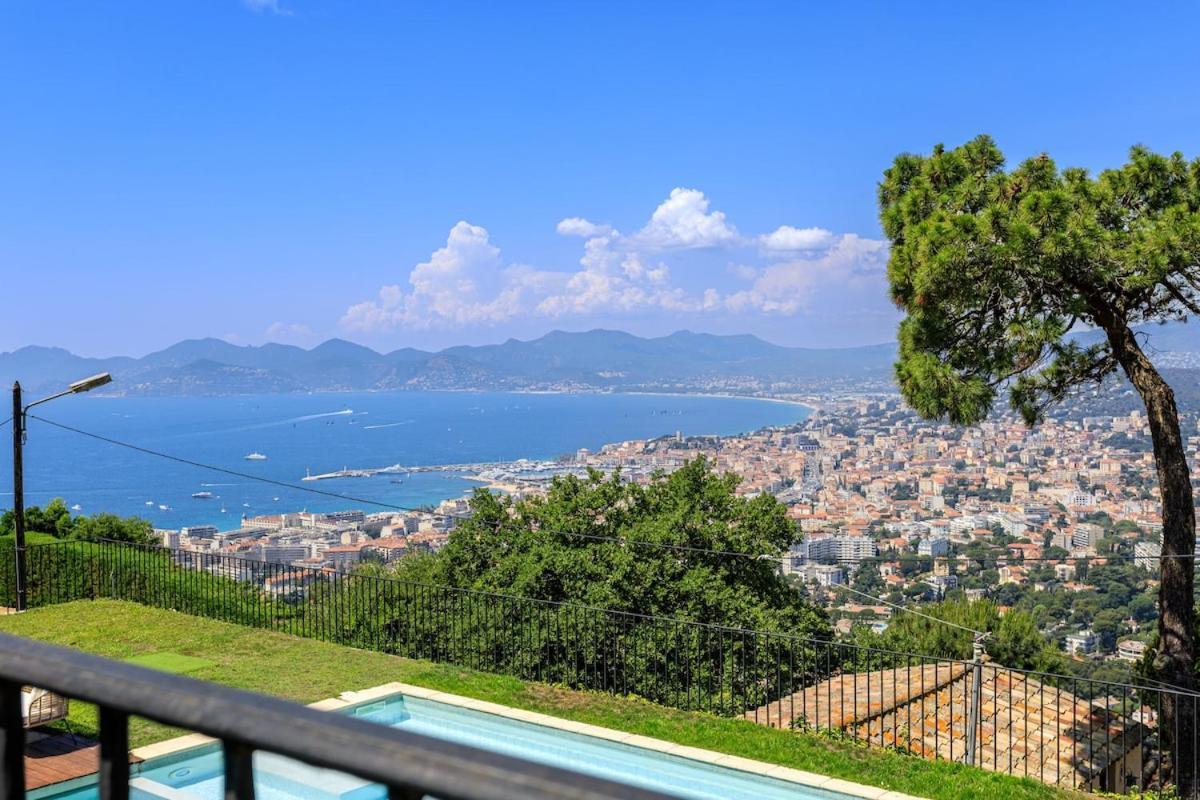 With 8 Bedrooms, Sea View, Great Comfort *