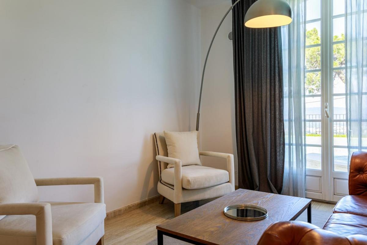 With 8 Bedrooms, Sea View, Great Comfort
