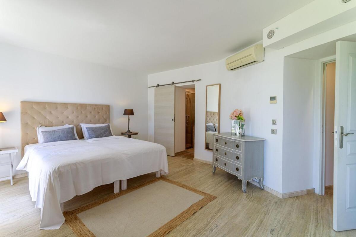 Villa With 8 Bedrooms, Sea View, Great Comfort