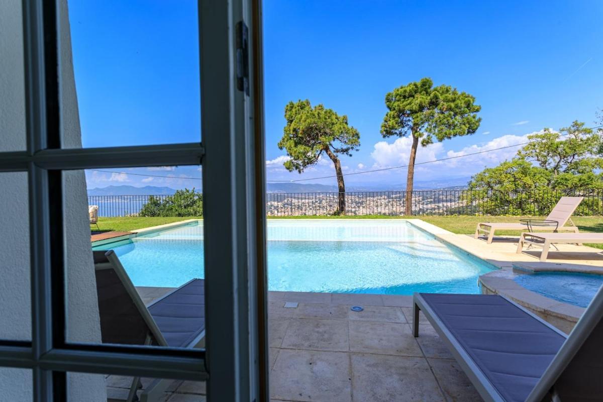 Villa With 8 Bedrooms, Sea View, Great Comfort *