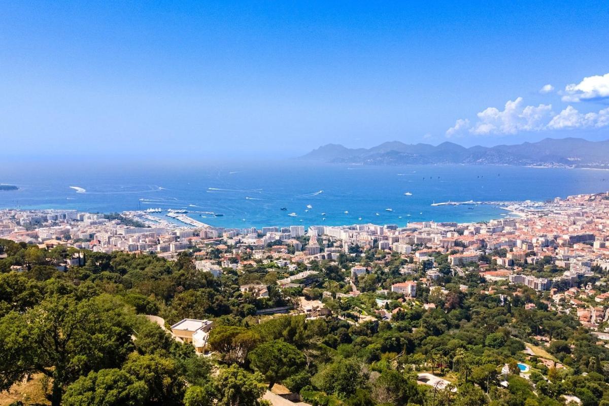 With 8 Bedrooms, Sea View, Great Comfort Villa *