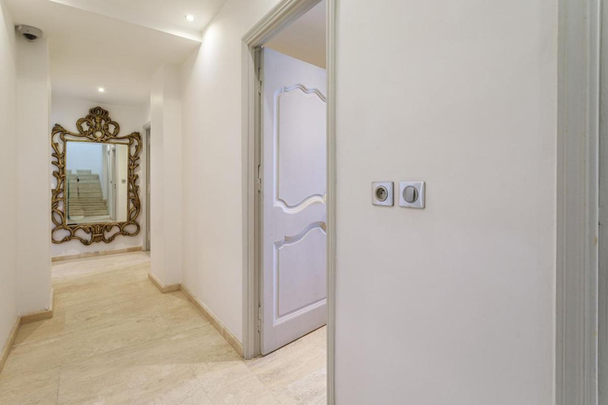 With 8 Bedrooms, Sea View, Great Comfort Villa Cannes