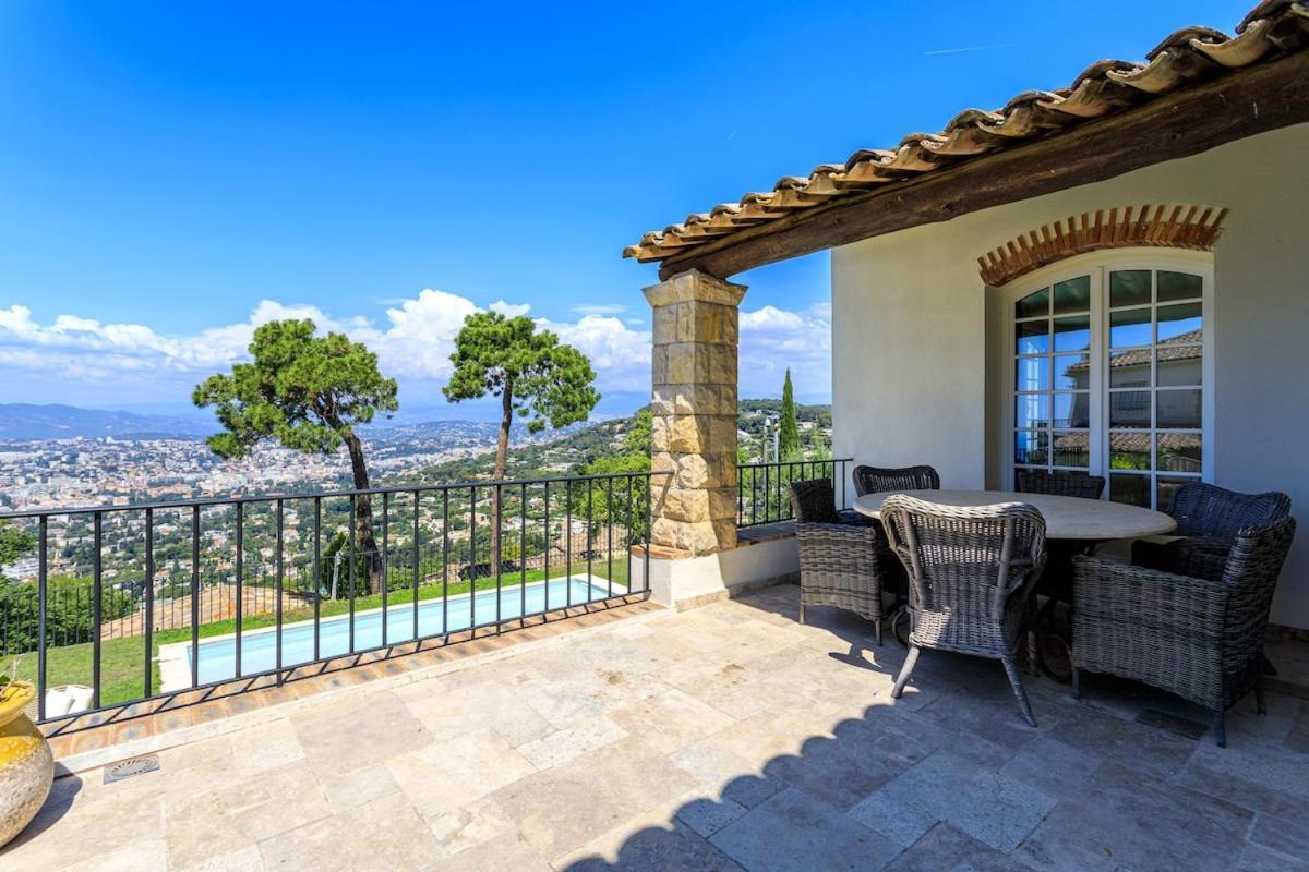 Villa With 8 Bedrooms, Sea View, Great Comfort *
