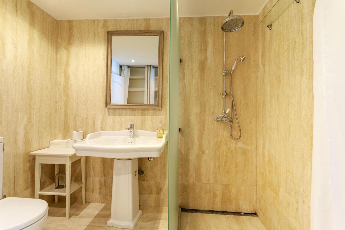 With 8 Bedrooms, Sea View, Great Comfort * Cannes