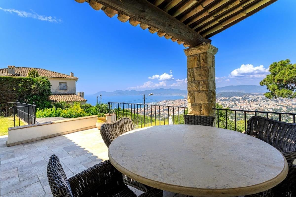 Villa With 8 Bedrooms, Sea View, Great Comfort *