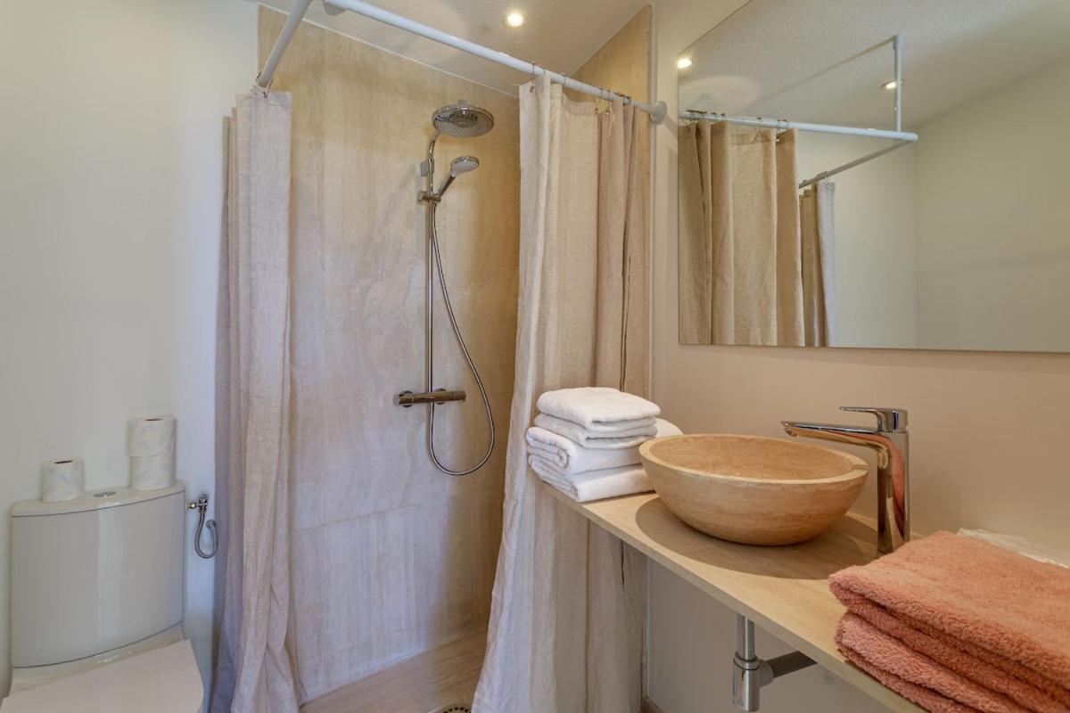 With 8 Bedrooms, Sea View, Great Comfort *